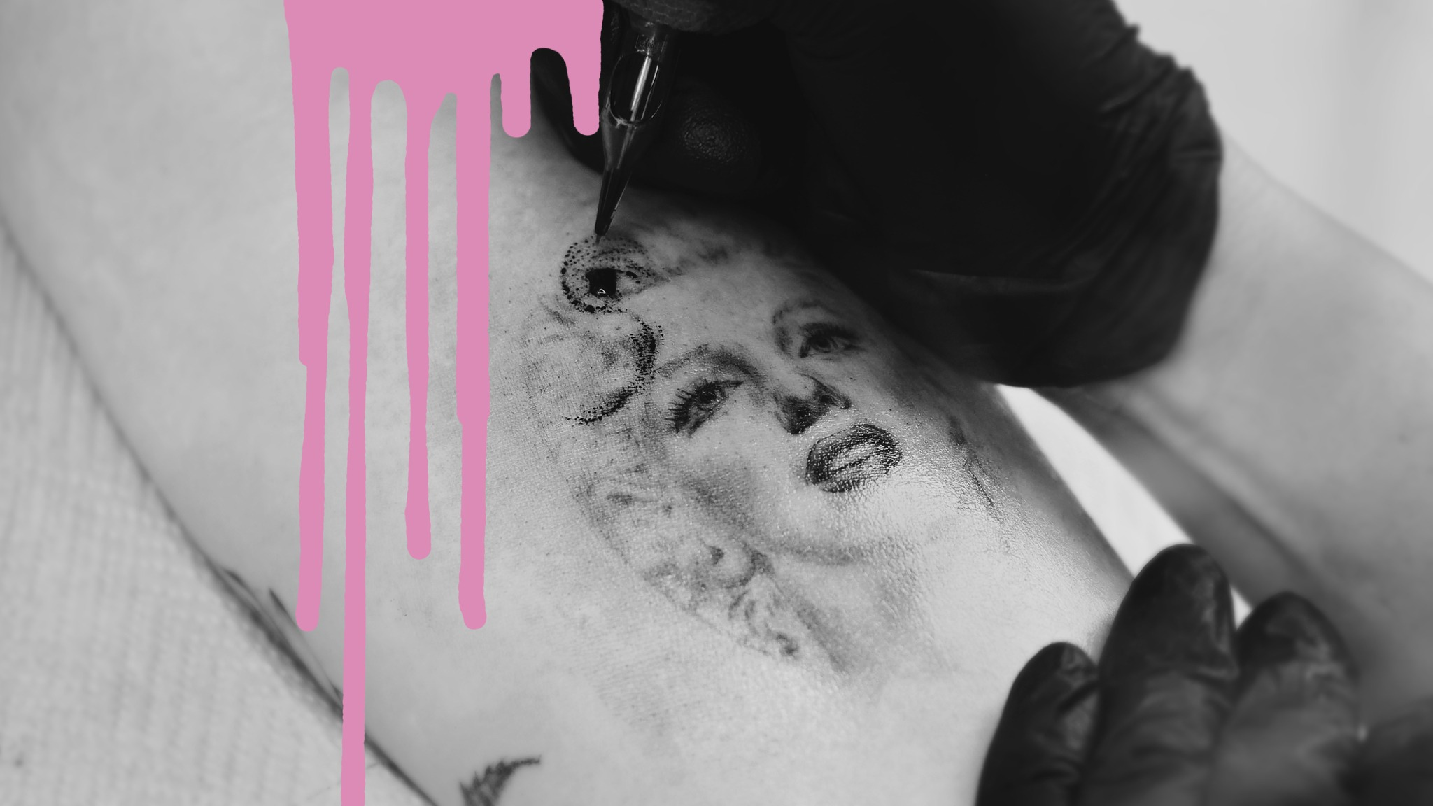 Tatuaż mikrorealistyczny, twarz Marylin Monroe