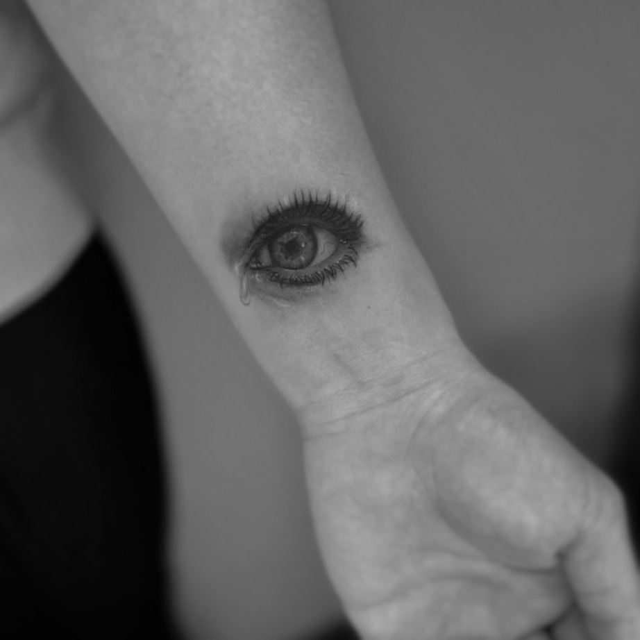 Tatuaż oka w stylu mikrorealizm