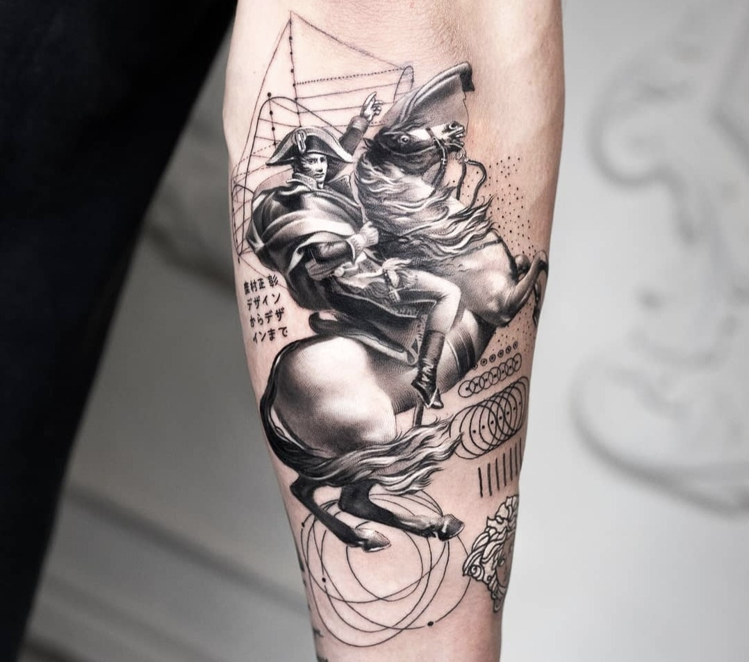 Tatuaż czarno-biuały, Napoleon na koniu